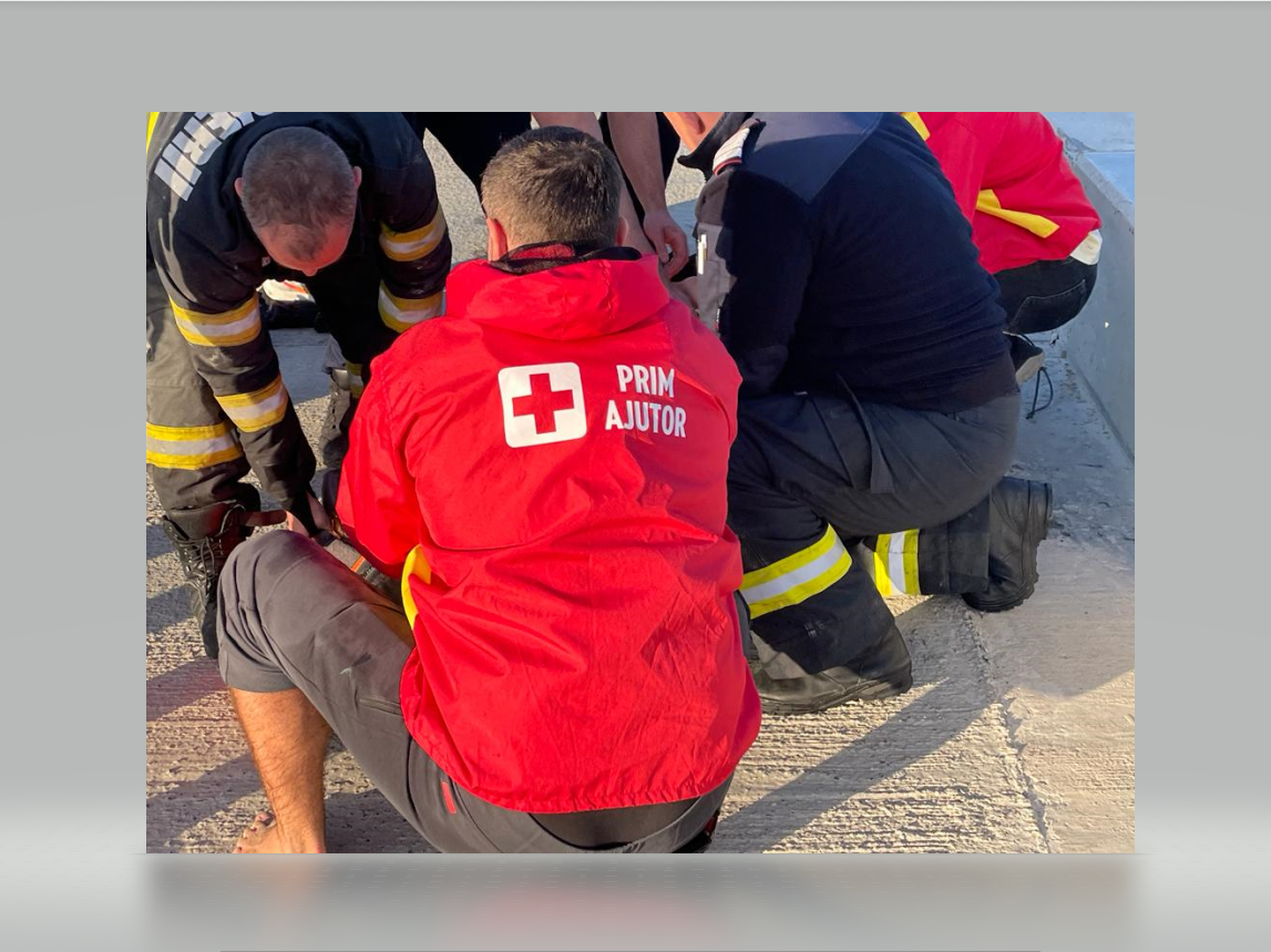(FOTO/VIDEO) Constanța: Un tânăr care a vrut să se sinucidă, salvat în ultima clipă de un salvamar de la Ice Rescue