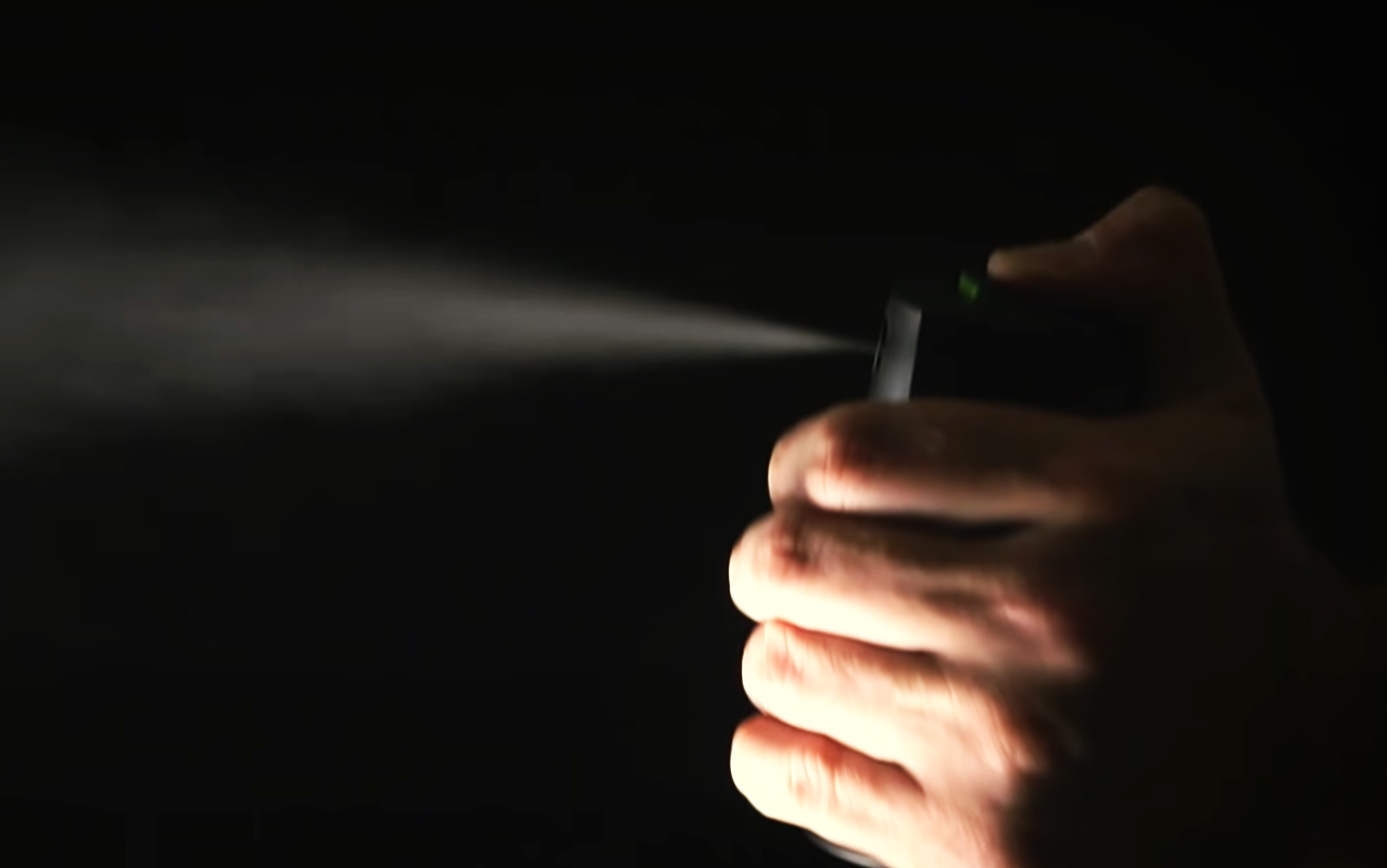 Un agent de pază din Tulcea, condamnat după ce l-a "orbit" pe un scandalagiu cu un spray lacrimogen: Agresorul este nemulțumit de sentință