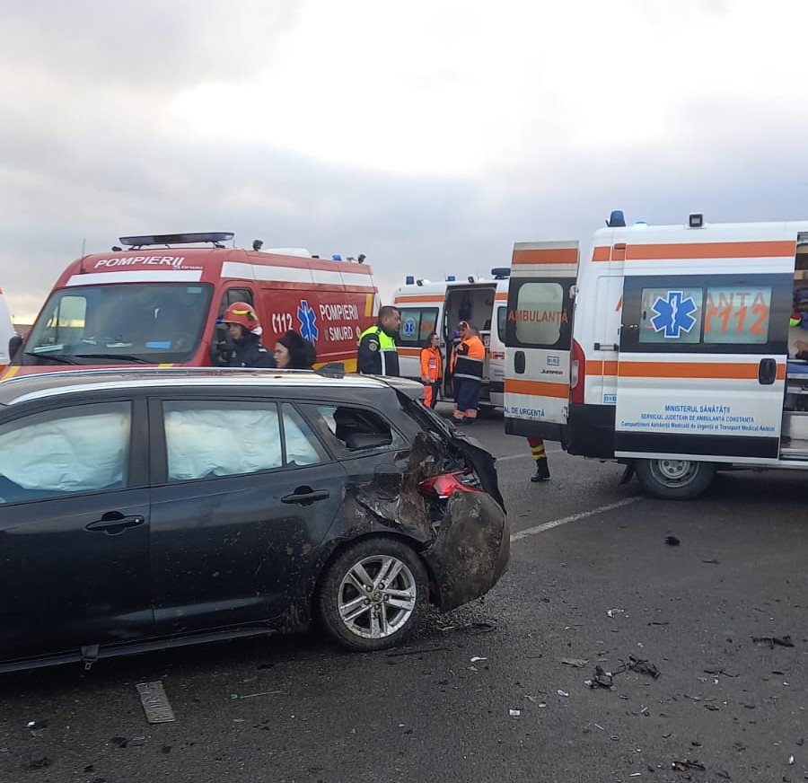 (FOTO) Accident rutier cu șapte victime pe DN22, la intersecția de la Sibioara