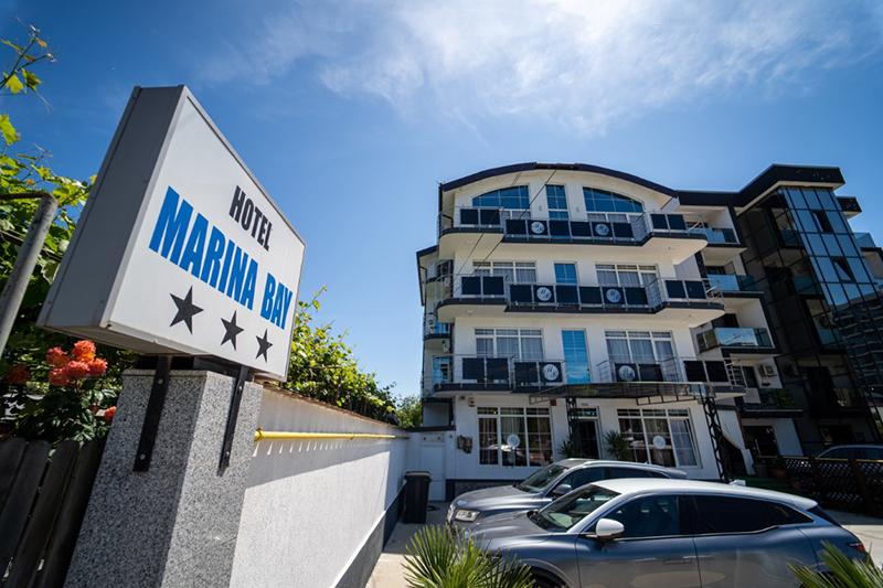 (FOTO) Un hotel din Mamaia Nord, de trei stele, este scos la vânzare: Prețul cerut este negociabil
