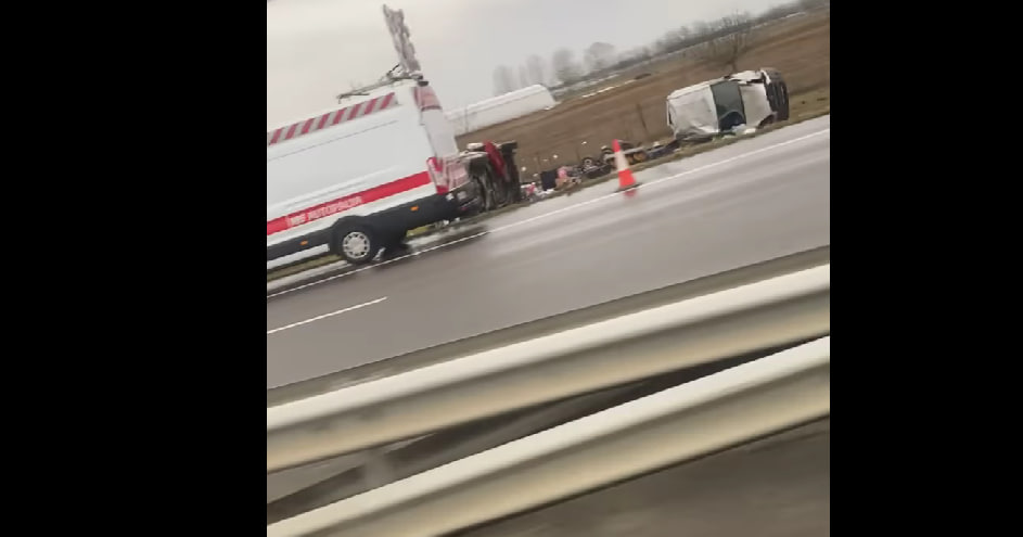 Microbuz înmatriculat în România, implicat într-un accident grav produs pe o autostradă din Ungaria