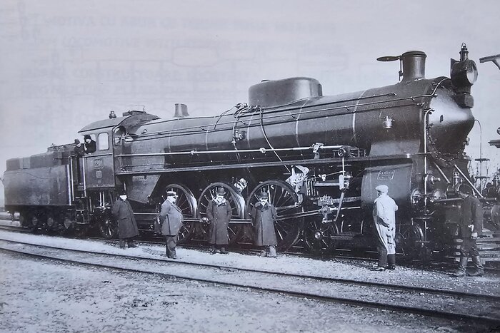Locomotiva seria 2201