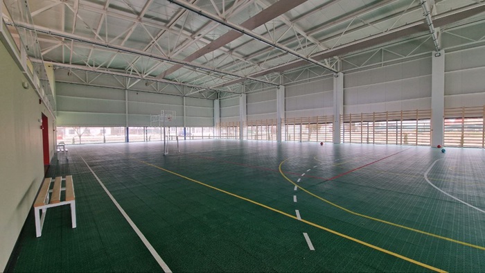 Elevii din comuna Ostrov mai au de așteptat până vor avea o sală de sport. Licitația, BLOCATĂ la CNSC de o firmă din Ploiești