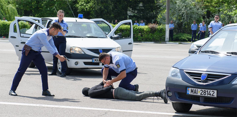 Traficanți de "marfă bună": Doi dealeri de cocaină din Constanța au fost filați și prinși când vindeau droguri polițiștilor