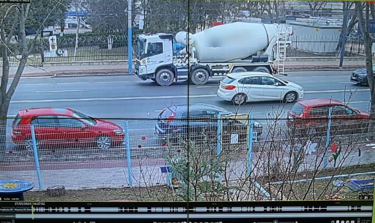 Șofer amendat, după ce a fost prins circulând cu o betonieră pe bulevardul 1 Mai, fără aviz de traseu