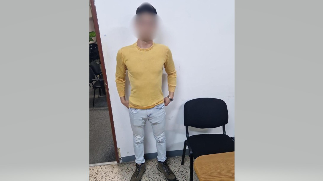 Constanța: Un tânăr fără permis de conducere și-a plimbat un prieten pe capota mașinii. A fost prins de polițiștii locali