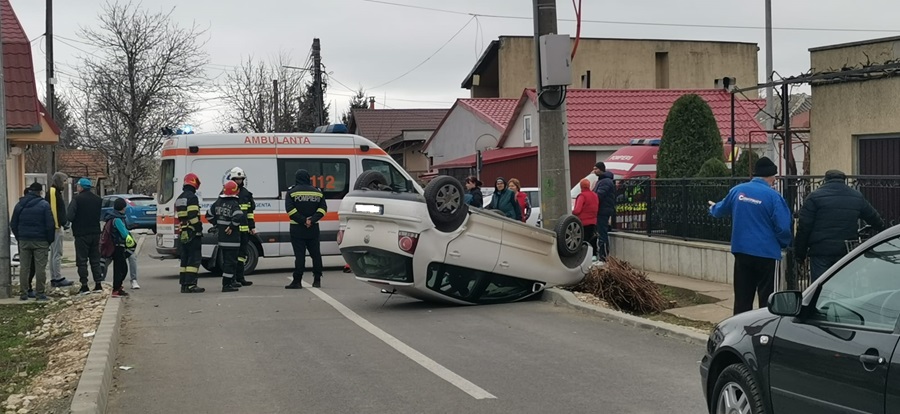 Un autoturism s-a răsturnat într-o intersecție din Cumpăna