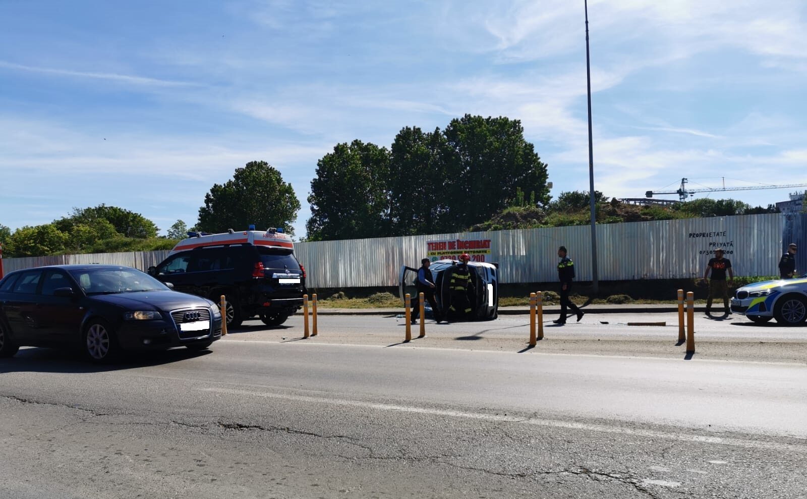 FOTO Un autoturism s-a răsturnat în urma unui accident produs pe bulevardul Aurel Vlaicu din Constanța