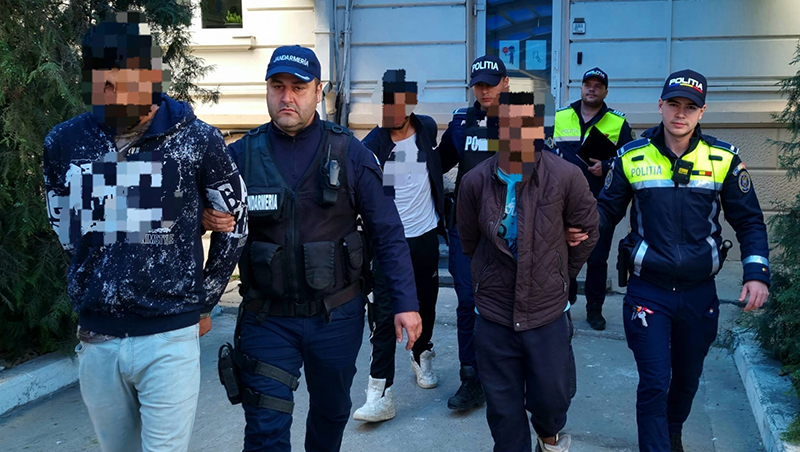 Au fost arestați patru smardoi din Cobadin, care au bătut măr doi bărbați din Mereni: Pe unul l-au tăiat cu cuțitul