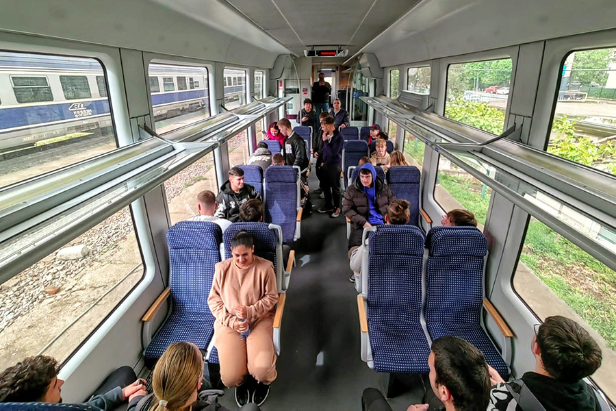 FOTO Elevii Liceului Tehnologic „Gheorghe Duca”, în vizită la CFR: Au aflat că trenul este cel mai ecologic mijloc de transport