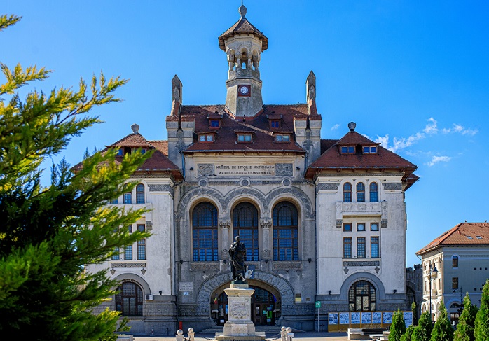 Triplă sărbătoare la Muzeul de Istorie Constanța: Independența României, Ziua Europei și sfârșitul războiului, celebrate printr-un simpozion și spectacol artistic