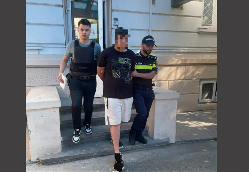 Un șofer fără permis din Costinești a furat o mașină a intrat cu ea în gard: A fost trimis în arest la domiciliu pentru 30 de zile
