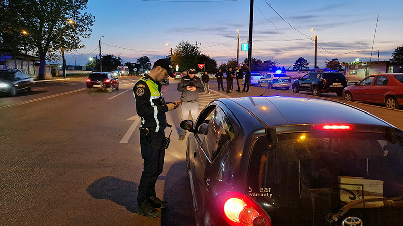 Șoferi fără permise de conducere, trași pe dreapta de polițiștii din Medgidia: S-au ales cu dosare penale