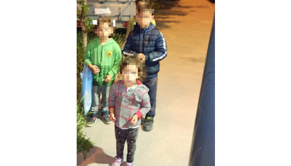 Alertă în Constanța: Trei copii de 1, 3 și 5 ani au plecat de acasă. Mama copiilor s-a ales cu amendă