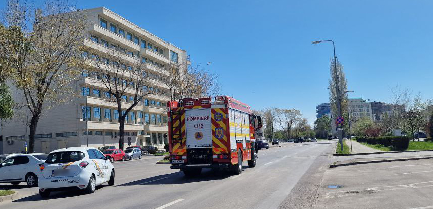 Incendiu Hotel Parc Mamaia - pompieri