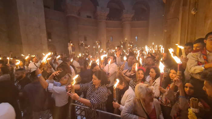 Sfânta Lumină de la Ierusalim va fi adusă mâine în România! Iată care este planul de rezervă în cazul escaladarii conflictului din Orientul Mijlociu