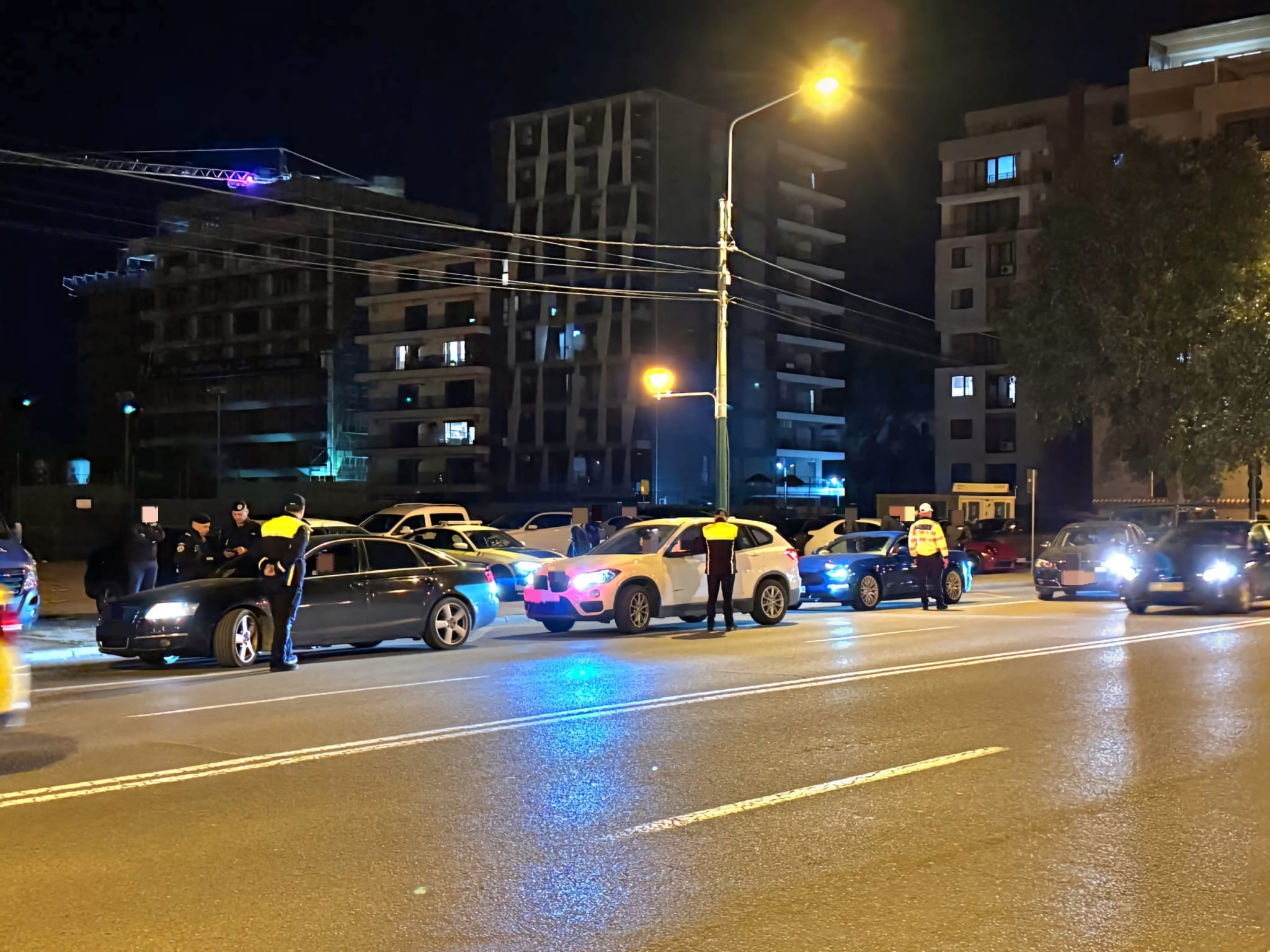 FOTO VIDEO RAZIE de amploare în municipiul Constanța: Câini specializați în detectarea substanțelor psihoactive, prezenți la acțiune