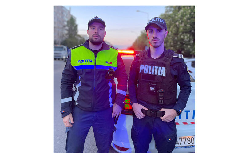Un bărbat a vrut să-și arunce în aer locuința din Tomis Nord: Ei sunt cei doi polițiști care l-au imobilizat la timp
