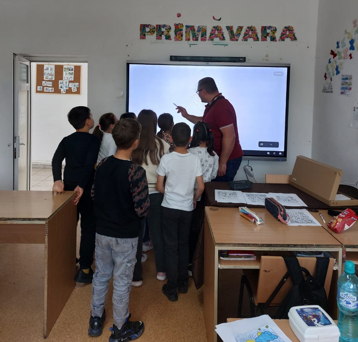 Primăria Mihail Kogălniceanu a finalizat proiectul privind dotarea școlilor din comună. Școala din Piatra, prima care a primit echipamentele digitale