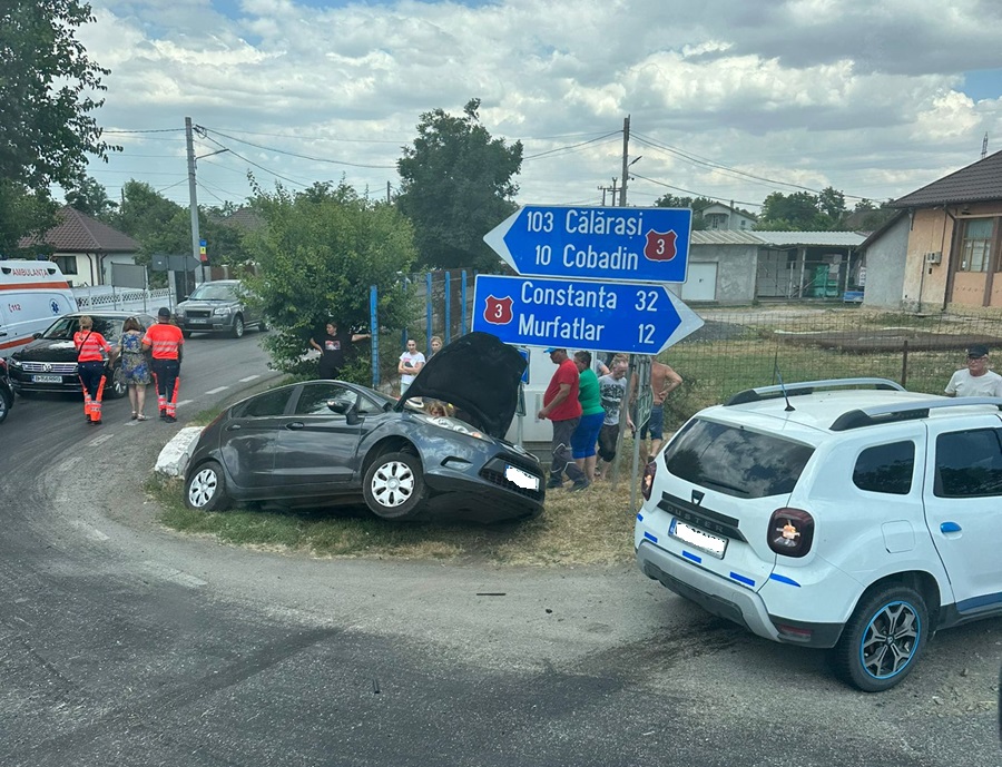 Accident în Ciocârlia, în intersecția către Medgidia. Patru persoane, implicate în coliziune