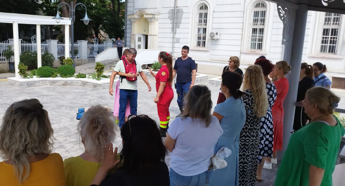 Angajații Serviciului de Stare Civilă Constanţa au participat la un exercițiu acordare de prim ajutor și intervenția la incendiu