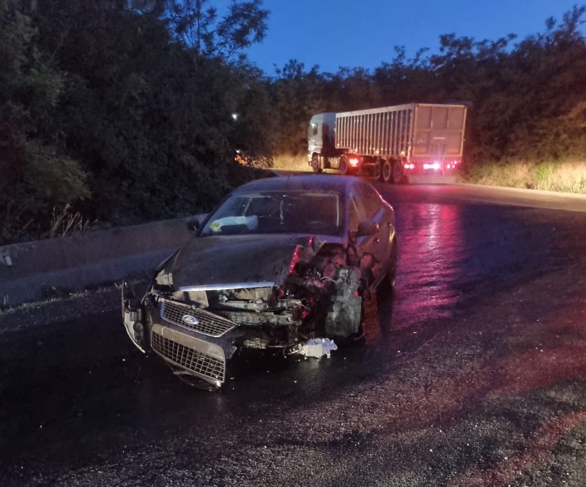 Accident între un autoturism și un TIR pe DN 3, între Ion Corvin și Urluia