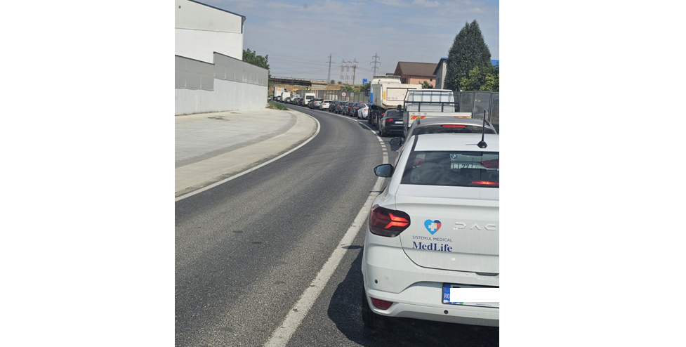Atenție, șoferi: S-a format o coloană de mașini în Lumina, pe sensul spre Tulcea din cauza lucrărilor la sensul giratoriu