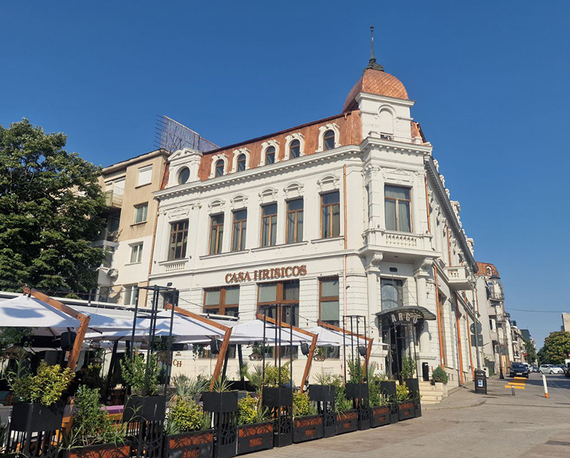 Constanța: Casa Hrisicos din Piața Ovidiu, scoasă din nou la vânzare. Câți bani cere proprietarul pe imobilul construit de un renumit comerciant de vinuri