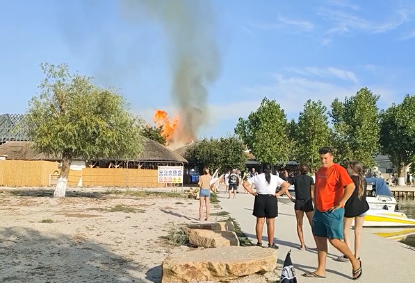 VIDEO OFICIAL de la ISU Tulcea despre incendiul izbucnit la bucătăria restaurantului de la Gura Portiției. De la ce ar fi izbucnit focul