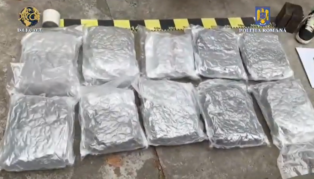 Colete cu 10 kg de canabis, ridicate direct de la curier: Un bărbat a fost prins imediat după ce și-a ridicat marfa