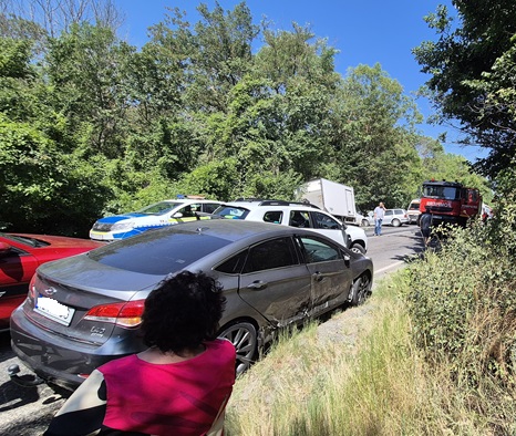 Accident pe DN 22, în pădurea Babadag, în zona unității militare. Traficul este complet BLOCAT