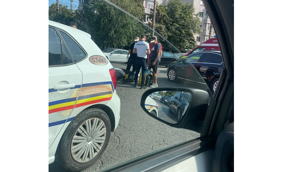 Accident în Inel II: Un scuter și un autoturism s-au ciocnit