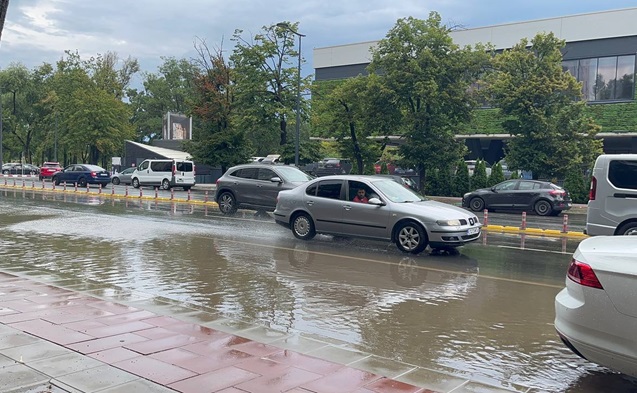 FOTO Pompierii din județul Constanța se luptă cu inundațiile. Mai multe zone din municipiu și din Mamaia Nord au fost acoperite de apă