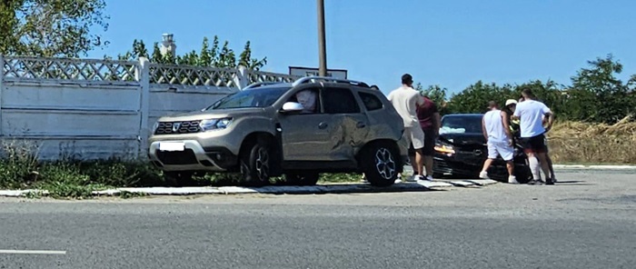 Accident între două autoturisme, la ieșire din Mangalia spre 2 Mai
