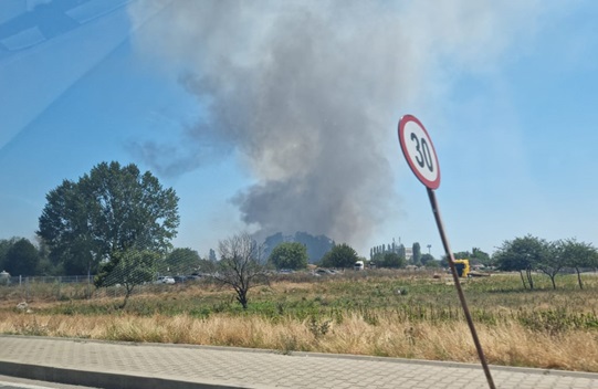 Incendii de vegetație uscată în zonele Celsy, la ieșire din Ovidiu, și RO-RO, între Agigea și Eforie