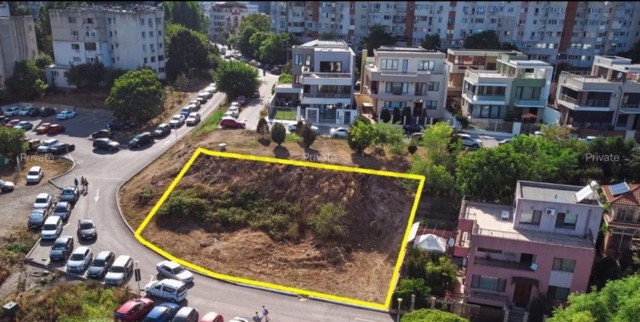 FOTO Unul dintre ultimele petice de teren din Faleză Nord este scos la vânzare pentru 1,15 milioane de euro
