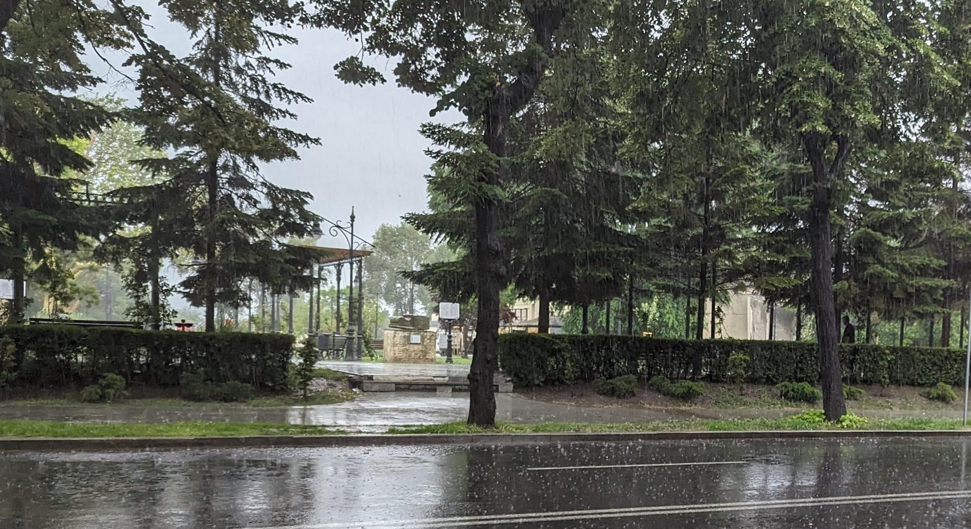 Cod galben la Constanța: Meteorologii au anunțat ploi, intensificări ale vântului și descărcări electrice