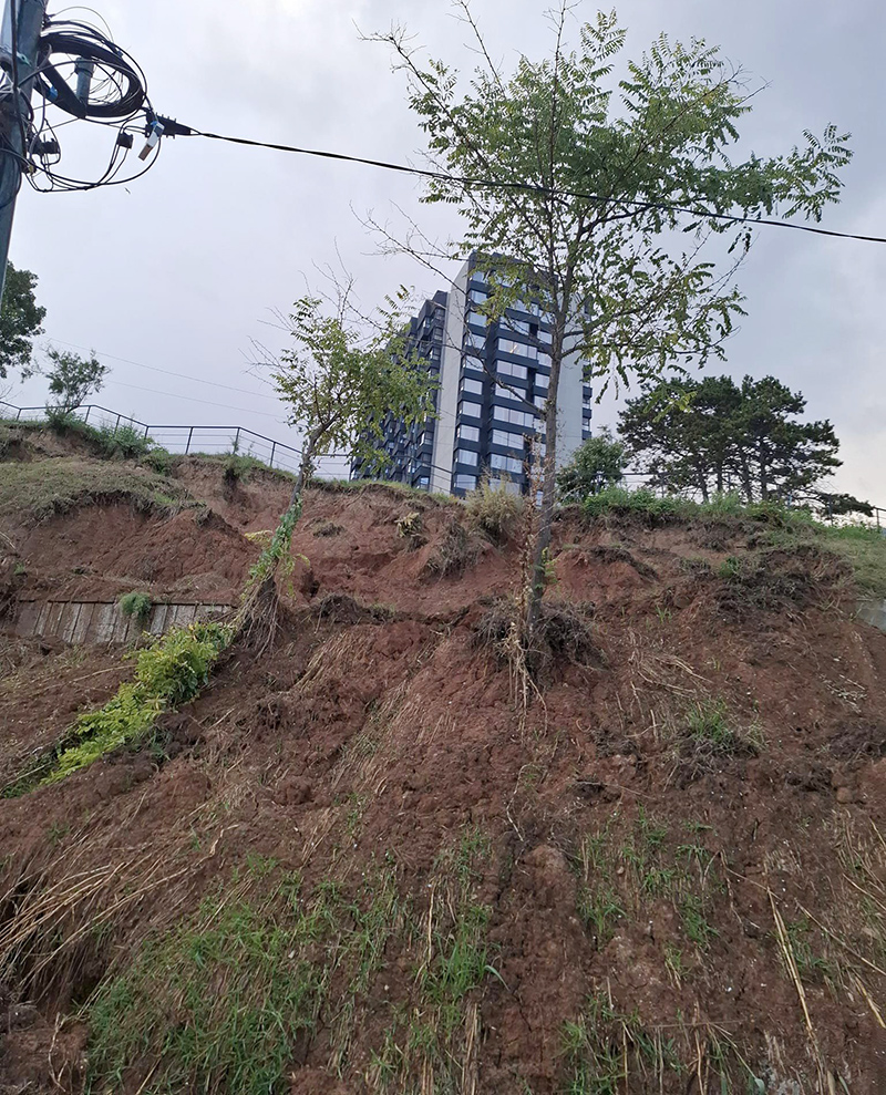 Faleza Olimp prăbușită în urma ploilor