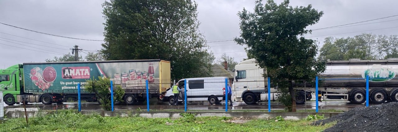Accident în comuna Ciocârlia: Un TIR și o dubiță s-au ciocnit, blocând traficul pe una dintre benzi