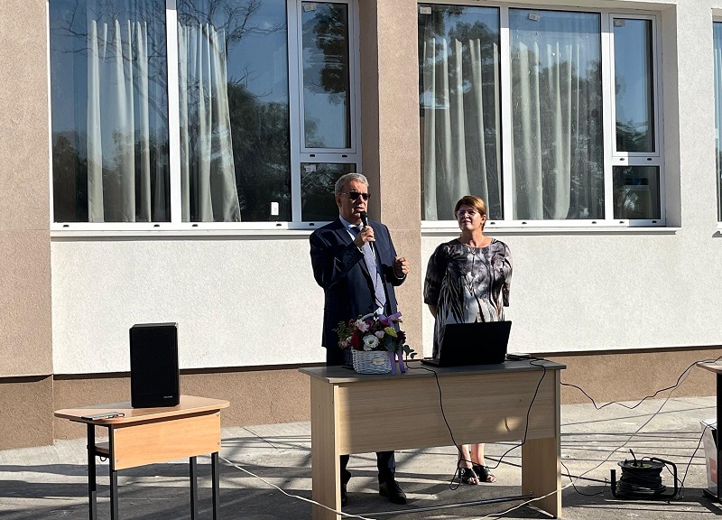 Primarul Vergil Chițac a participat la deschiderea anului școlar la Liceul Teoretic Traian, care a fost recent reabilitat