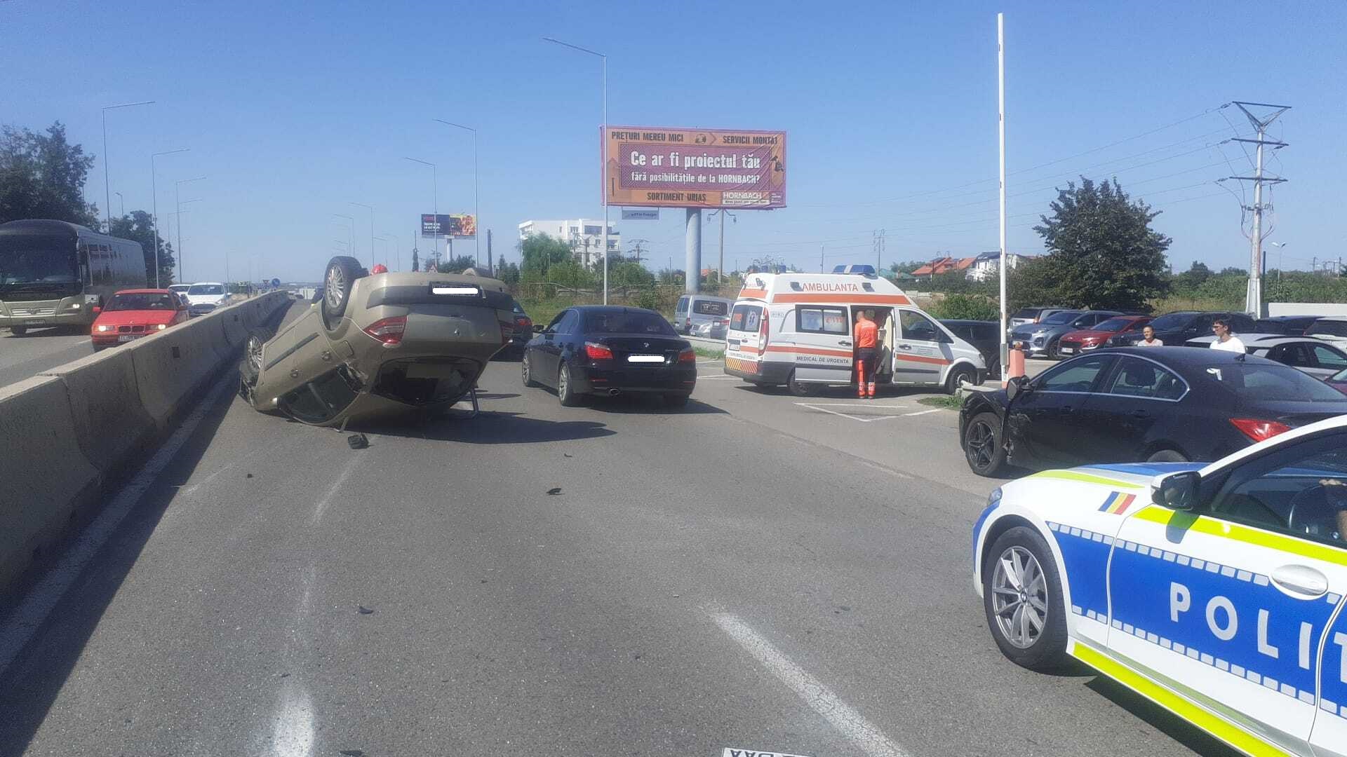Accident rutier între Palazu și Ovidiu. Unul dintre autoturismele implicate s-a răsturnat