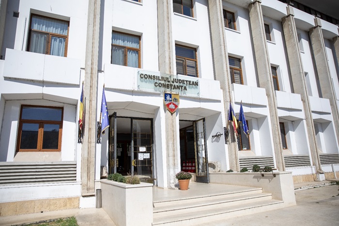 Consiliul Județean Constanța dă peste 95.000 de euro pe curățenie. Banii merg la o firmă din Tulcea