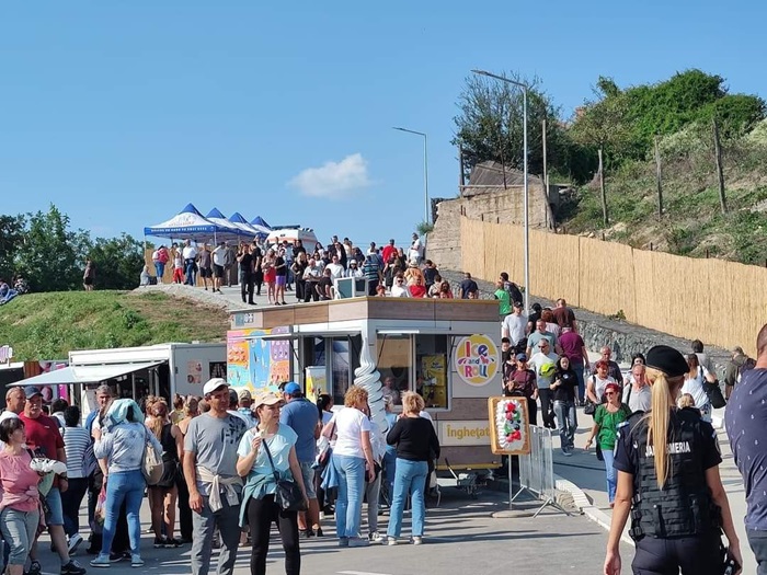 FOTO VIDEO Festivalul Borșului Lipovenesc de Jurilovca, la start. Mii de persoane au venit din prima zi