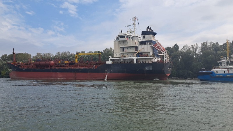 ANR: Nava tanc Ata Ocean, eșuată pe Canalul Sulina, a primit aviz pentru a-şi putea continua voiajul