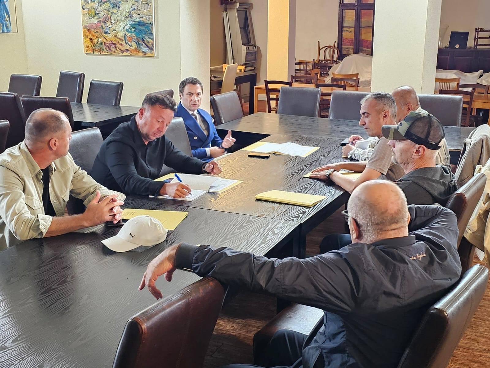Cristian Radu preia conducerea PNL Limanu și îl critică voalat pe Georgescu: Cetățenii sunt condamnați să stea printre noroaie și maghernițe, fără fonduri europene atrase