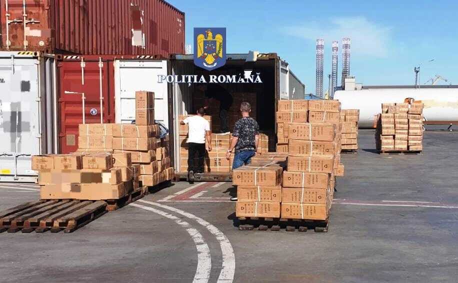 Container sosit din China, interceptat la Constanța: Marfă contrafăcută în valoare de peste 1,1 milioane de lei descoperită de polițiști