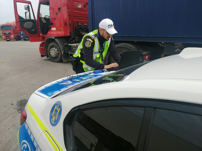 Constanța: Șofer de camion, prins cu tahograful măsluit. Ce amendă a primit
