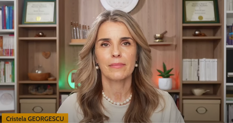 Cristela Georgescu, soția lui Călin Georgescu, își dă palme pe corp pentru beneficii de sănătate, potrivit acesteia, într-un videoclip viral
