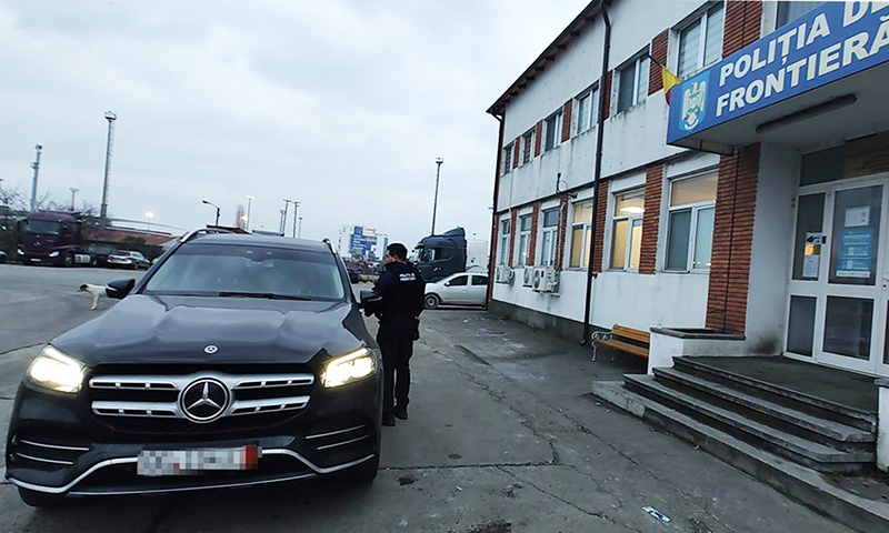 Bolid de lux căutat de polițiștii francezi, descoperit în Portul Constanța: Urma să fie trimis în Turcia