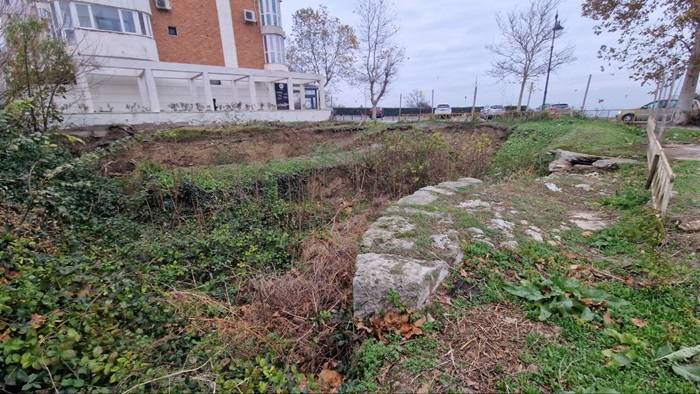 Judecătorii RESPING acțiunea vecinilor viitorului bloc de lângă Poarta Mare a Cetății Tomis! Câți bani au fost obligați oamenii să achite companiei care vrea să construiască imobilul